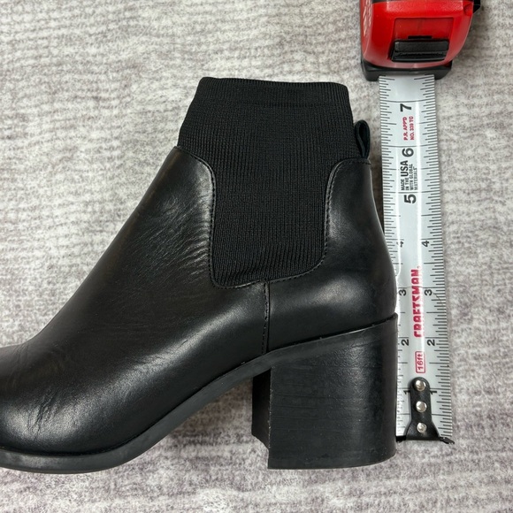 Steve Madden Womens Erika Ankle Sock Booties Size 7.5 Black Leather Almond Toe - Picture 7 of 9